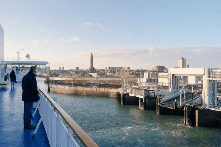 Transfert VTC Aéroport d’Orly (ORY) → Port ferry de Dunkerque