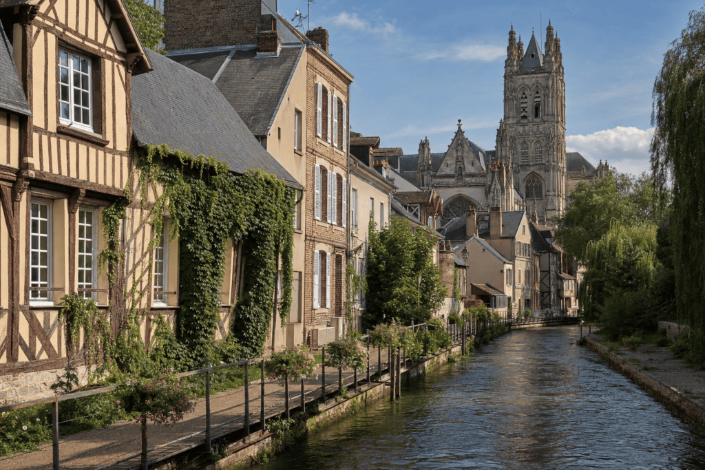 Centre historique et les berges de l’Iton