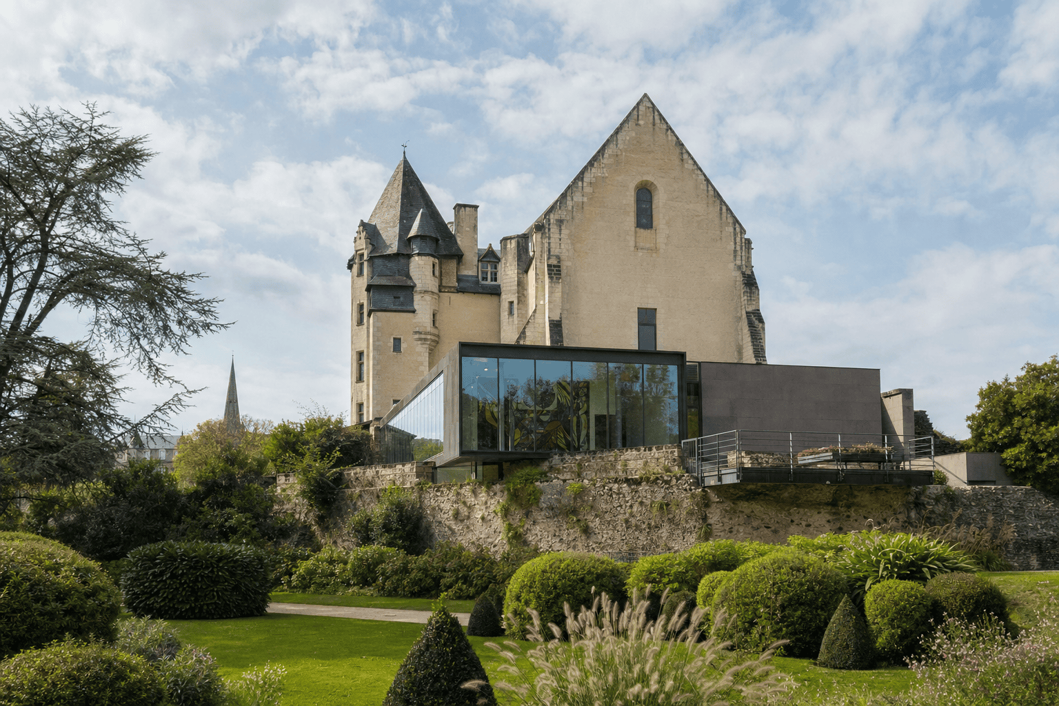 Musée Jean-Lurçat et de la Tapisserie contemporaine — Angers