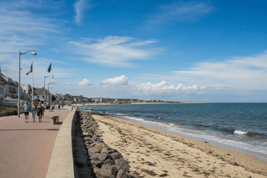 Plage de Riva-Bella et promenade du front de mer