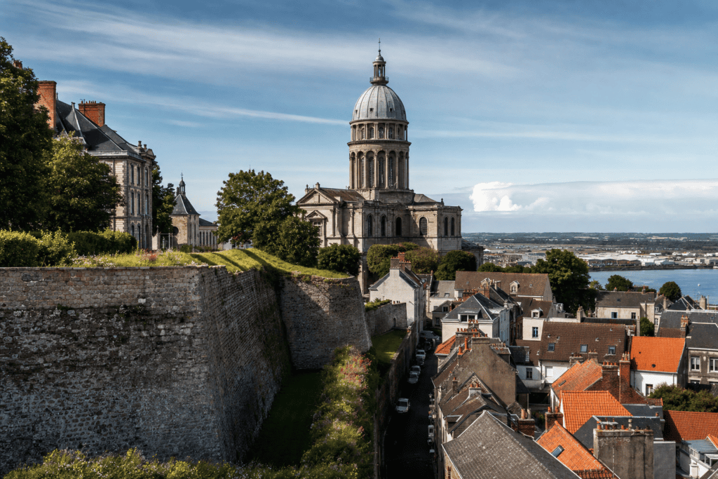 Vieille Ville, remparts et basilique Notre-Dame de l’Immaculée-Conception