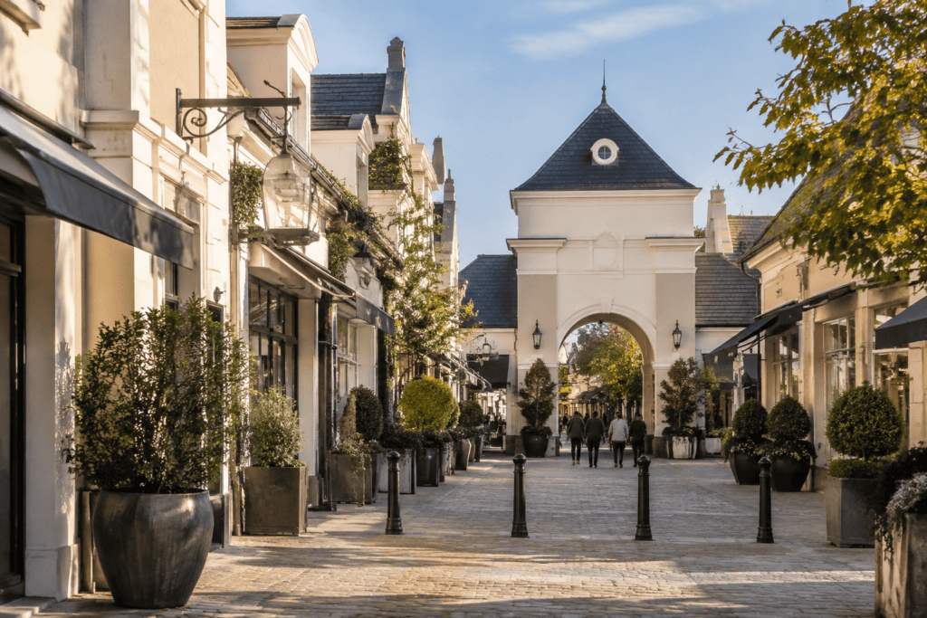 VTC privé entre Aéroport Charles de Gaulle (CDG) et La Vallée Village