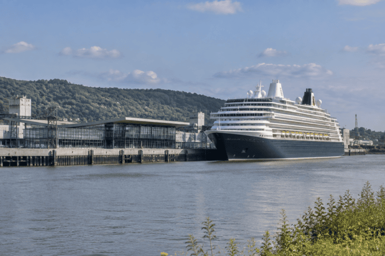 Transfert VTC Aéroport d’Orly (ORY) → Terminal croisières de Rouen