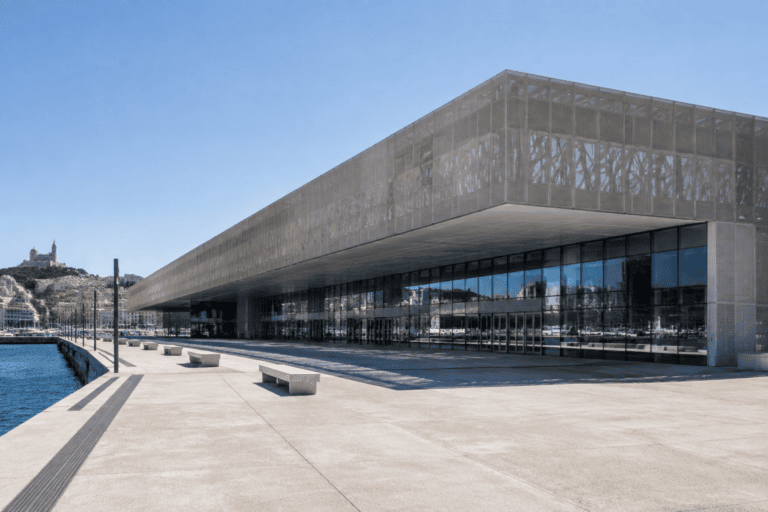 Transfert VTC Aéroport Charles de Gaulle (CDG) → Terminal croisières de Marseille