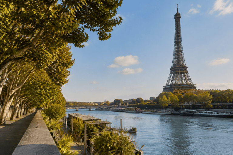 Transfert aéroport Paris avec enfants : organiser un trajet serein