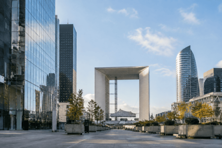Transfert La Défense CDG : organiser un départ professionnel