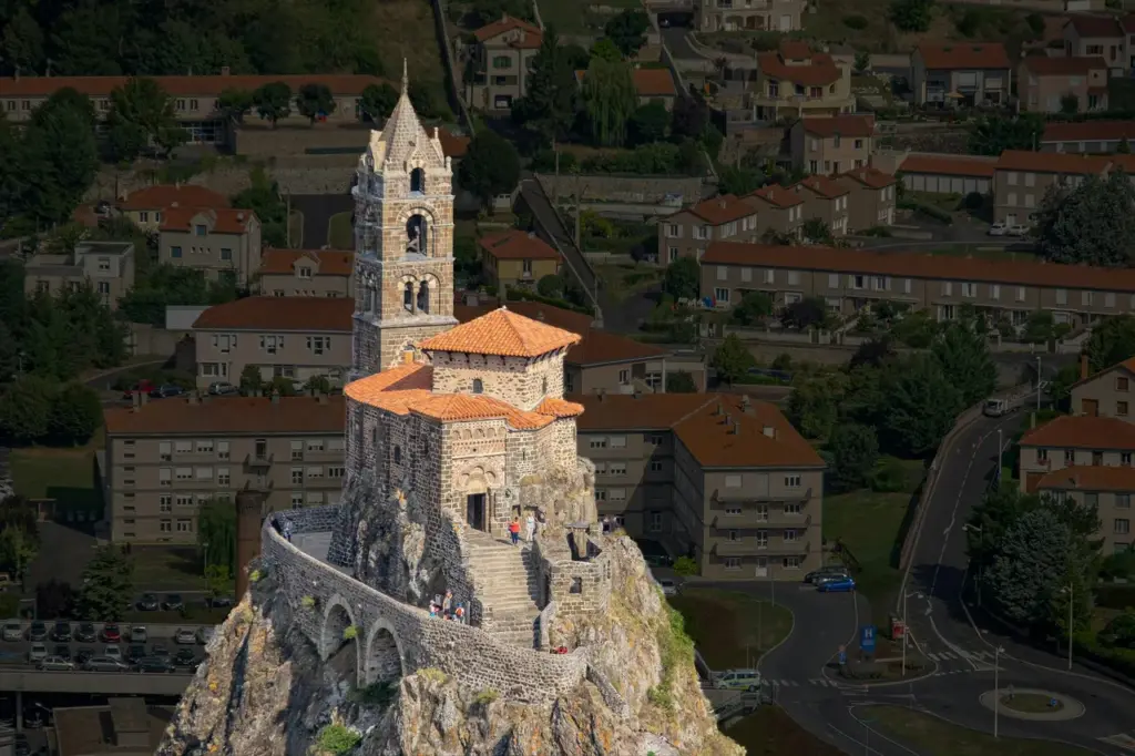 VTC privé entre Paris et Le Puy-en-Velay