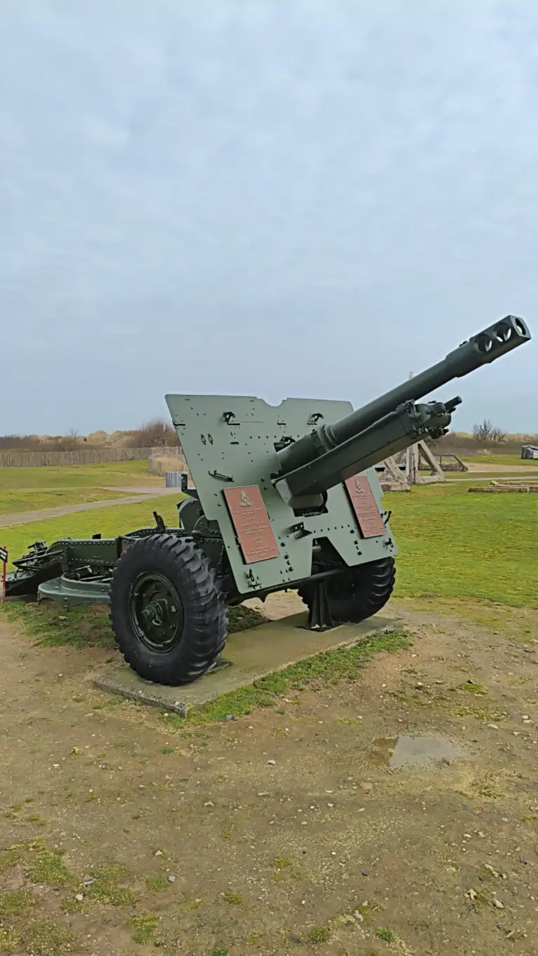 Pièce d’artillerie historique sur un site de mémoire