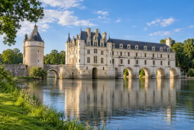 Le château de Chenonceau au-dessus du Cher